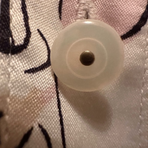 Tahiri Silky Slvless Top w 5 Buttons P/Small. Worn once & like new & comfy. Nice - Picture 5 of 16